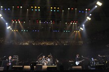 マオ（Vo/シド）、夢人（G/彩冷える）、Sato（B/MELLO）、ゆうや（Dr/シド）、小池敦（Key）によるSession A。