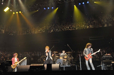 tetsuya（B/L’Arc-en-Ciel）、マオ（Vo/シド）、真矢（Dr/LUNA SEA）、白田一秀（G/ex.PRESENCE, Ken BAND）によるSession E。