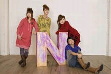 2005年2月にシングル「ラズベリーパイ」でデビューし、その年の「輝く！日本レコード大賞」で新人賞を受賞した中ノ森BAND。左からYUCCO、SHINAMON、AYAKO、CHEETA。