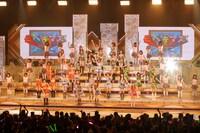 総勢45人による絢爛なステージ。