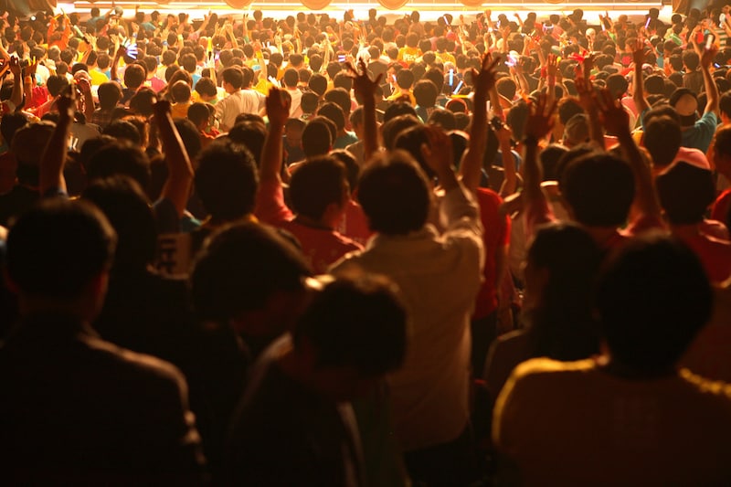 熱気あふれるファン。