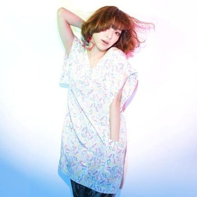 写真は「カテドラル」初回限定盤。アルバムタイトルはスペイン語、フランス語、英語などで大聖堂の意味を持ち、村の人たちが集まって笑顔で穏やかになるための場所ということから「私の音楽が、ライブが、そういう役割になれたら嬉しい」と彼女が考え、この名が付けられた。