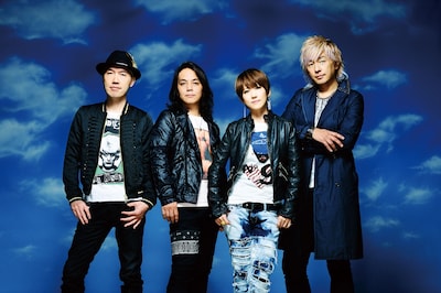 渡瀬マキ（Vo/写真右から2番目）と平川達也（G/写真左）は今年夏より新ユニット「タツマキ」を始動することも決定。LINDBERGオフィシャルサイト経由でメルマガ登録の受付を行っている。