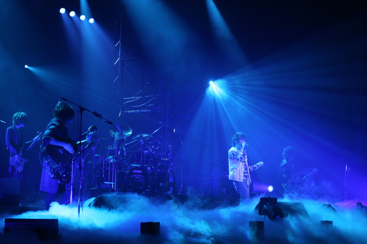 東京厚生年金会館ワンマンライブ「brand new story」のステージの模様。