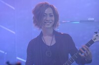 ベースのインテツ