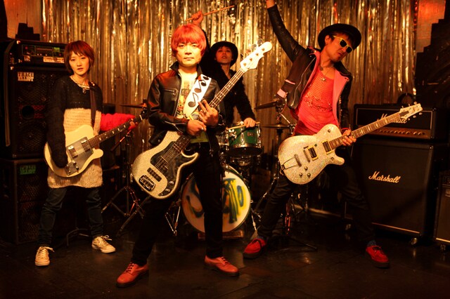 現在オフィシャルMySpaceでは、アルバムから厳選された10曲の試聴を実施中。