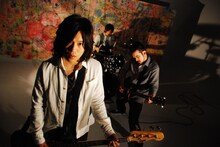 2009年11月にシングル「羽」でメジャーデビューを果たしたGENERAL HEAD MOUNTAIN。2月11日からはライブハウスツアー「花笑み編」をスタートさせる。
