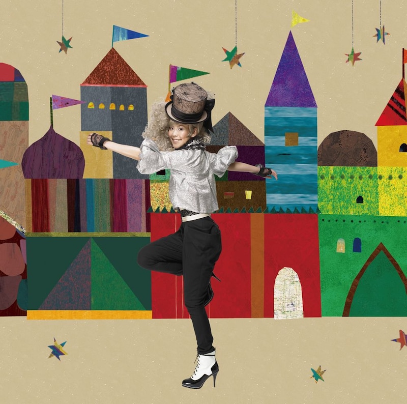 写真はシングル「ミラクルチョコレート」のジャケット。曲調をイメージしたポップな色合いが印象的。