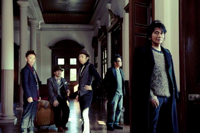 本日1月8日に放送された「とくダネ」では、小倉智昭がオープニングトークで紹介したのを皮切りに、新曲ビデオクリップや、「とく撮」コーナーでのレコーディング密着映像、インタビューなどをオンエア。さらにアコースティックセットで「蒼いバラ」を熱唱し、あわせて約19分の大特集となった。