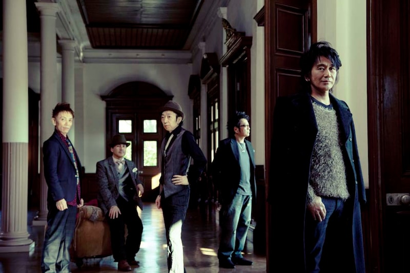 本日1月8日に放送された「とくダネ」では、小倉智昭がオープニングトークで紹介したのを皮切りに、新曲ビデオクリップや、「とく撮」コーナーでのレコーディング密着映像、インタビューなどをオンエア。さらにアコースティックセットで「蒼いバラ」を熱唱し、あわせて約19分の大特集となった。