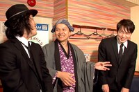 談笑するBOSEとエレキコミック。