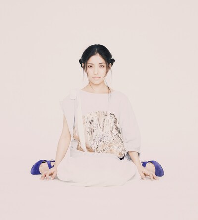 シングルの初回限定盤に同梱されるDVDには、皆既日食中に撮影された「太陽とかくれんぼ」のビデオクリップやそのドキュメンタリー映像が収録される予定。