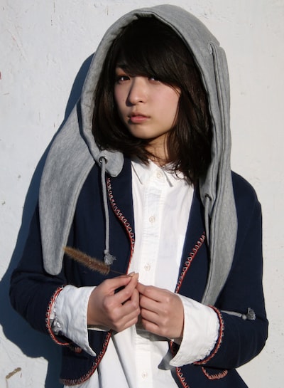 昨年、レコチョク新人杯にデビュー曲「限られた時間の中で☆」がノミネートされ、注目を集めたプー・ルイ。SNS・モバゲータウン内のクリエイターページで公開された彼女のデモ曲は、1万回超の試聴回数を記録し、1週間連続で楽曲ランキング1位を維持した。