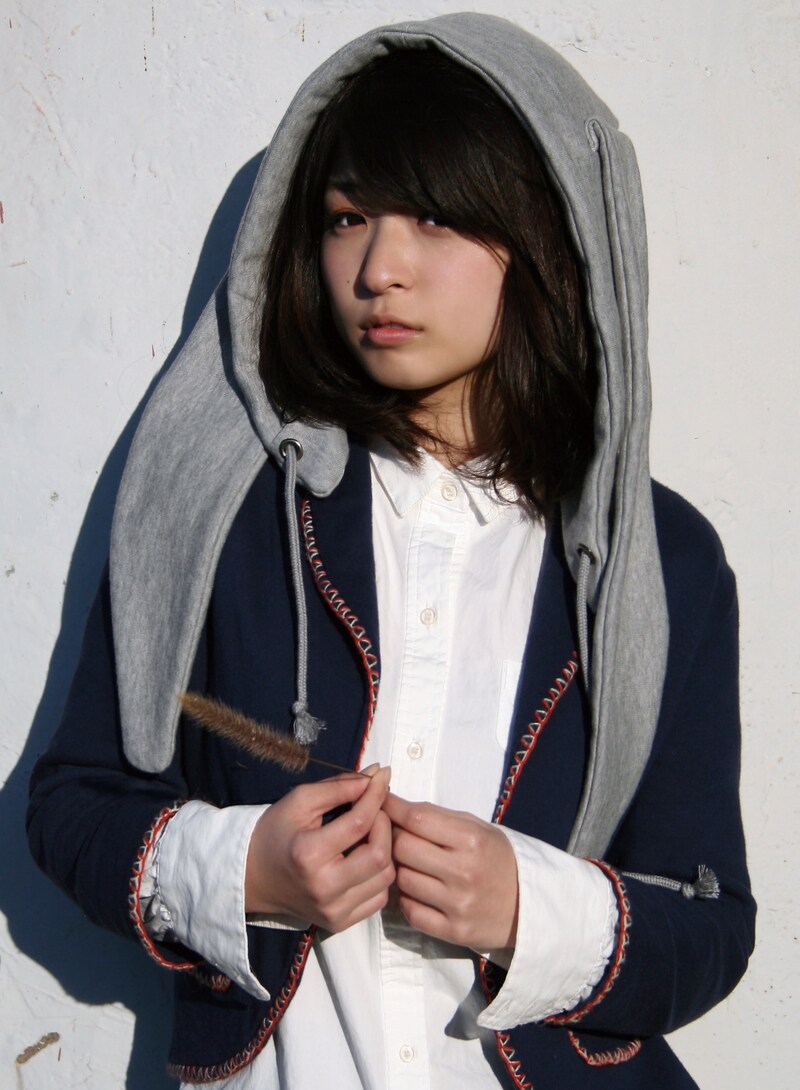 昨年、レコチョク新人杯にデビュー曲「限られた時間の中で☆」がノミネートされ、注目を集めたプー・ルイ。SNS・モバゲータウン内のクリエイターページで公開された彼女のデモ曲は、1万回超の試聴回数を記録し、1週間連続で楽曲ランキング1位を維持した。