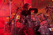 現在までに22万部を突破しているYOSHIKIの自伝「YOSHIKI/佳樹」が、台湾&香港で中国語(繁体字)に翻訳され、1月27日から発売されることも決定。現在、韓国や中国、アメリカでも刊行の準備が進められている。