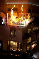 大がかりな特効を使ったビデオ撮影の様子。