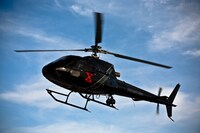 空撮用に用意されたヘリコプターにもX JAPANのロゴがプリントされている。