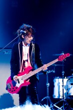 「久しぶりのレコーディングだったんですけど、あまり力は入れずに自然な感じで取り組みました」と語ったtetsuya。