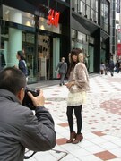 ジャケット撮影時の出岡美咲。