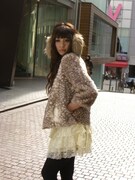 ジャケット撮影時の出岡美咲。