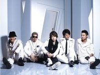 シングル「君だけを見つけるために...」には、北川景子主演で話題を集めたドラマ「筆談ホステス」のエンディングテーマ「Departures」がカップリングとして収録される。