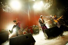 13日の金曜日には恒例の自主企画イベント「CLUB JASON」を開催している髭（HiGE）。今年は8月13日に実施される予定。