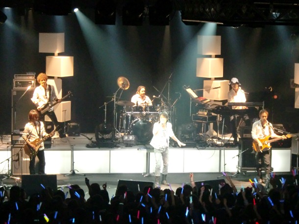 写真は1月11日の名古屋CLUB DIAMOND HALL公演の様子。