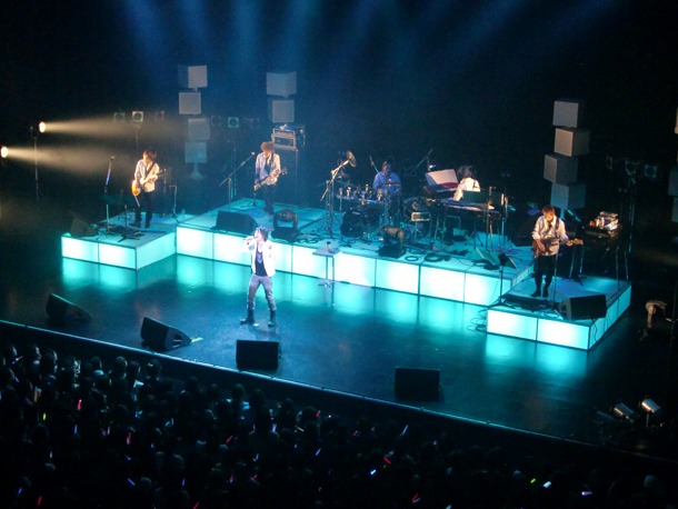 写真は1月10日の大阪・なんばHatch公演の様子。