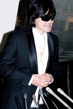 会見の最後には、「mixi日記にも書いたように、ファンには本当に『これからのTOSHIをどうか見てください』と伝えたい」とコメント。