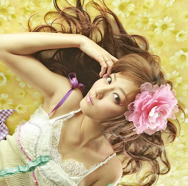 写真はシングル「ハルコイ」花タイプのジャケット。杉本有美がレギュラー・アシスタントMCを務める関西テレビ系音楽情報番組「ミュージャック」では、彼女のデビューまでのドキュメントが毎週放送されている。