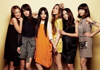 左から香港のジェイミー・フォン、中国のジアチン・ウェイ、台湾のレイニー・ヤン、日本のJUJU、タイのMINT、シンガポールのオリビア・オン。