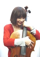 チェロを始めた当初から愛用していた楽器が手元に戻ってきたYukko。「奇跡が起こった！」と喜び、ケースからチェロを取り出すときつく抱きしめた。