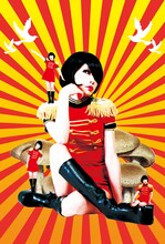 2月2日の「キノコホテル・アルバム発売前夜祭～女のコはキノコが大好き」 では、キノコホテル支配人・マリアンヌ東雲（写真中央）による“Sキャラ炸裂の人生相談”や「アナタの心を踏みにじる“人生のてほどき”」なども予定。