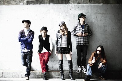 スケルト・エイト・バンビーノの新曲「What's Love？ feat.SoulJa」は着うたにて先行配信中。