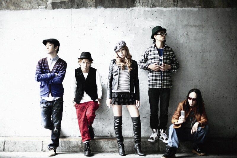 スケルト・エイト・バンビーノの新曲「What's Love? feat.SoulJa」は着うたにて先行配信中。