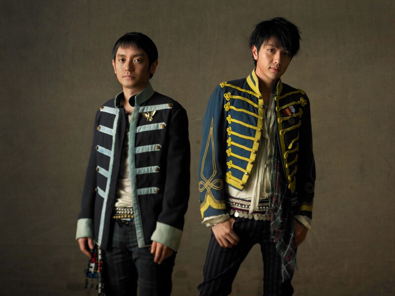ニューシングルに先駆け、7月14日にはライブDVD「LIVE FILMS『FURUSATO』」とインディーズ時代のミニアルバム「ゆずの素」再発盤を同時リリースする。