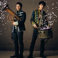 「桜会／マイライフ」ジャケット写真。2曲目「マイライフ」はダスキン企業CMソングとしてオンエア中。