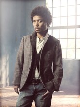 久保田利伸は24日にニューアルバム「Timeless Fly」をリリースする。