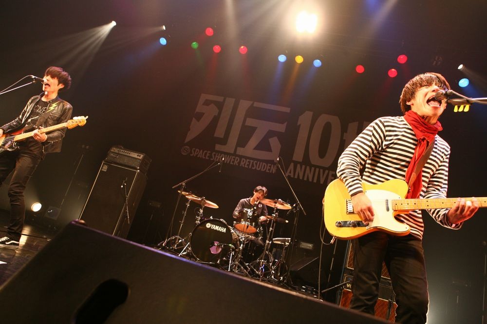 SISTER JETは2月3日にライブでも披露された「MR.LONELY」をタワーレコード限定でリリース。4月3日には東京・渋谷CLUB QUATTROにてワンマンライブを行う。