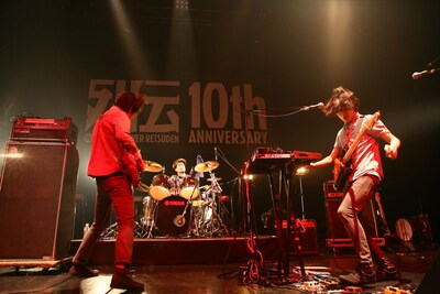 ダブルアンコール後、突如ステージに戻ってきた木幡は「コマネチ！」とギャグをかまして退場。会場は爆笑に包まれた。