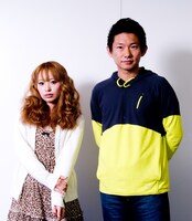 ナタリーPower PushのコーナーではMizca（写真左）の1stシングル「キラキラ☆」の発売を記念して、プロデューサーpal@popを迎えたスペシャルインタビューを公開中。