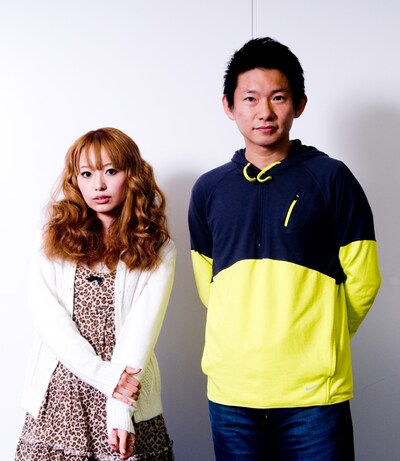 ナタリーPower PushのコーナーではMizca（写真左）の1stシングル「キラキラ☆」の発売を記念して、プロデューサーpal@popを迎えたスペシャルインタビューを公開中。