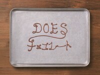 ビデオクリップはパティシエを迎えて制作された本格的な内容（写真はビデオクリップからのヒトコマ）。