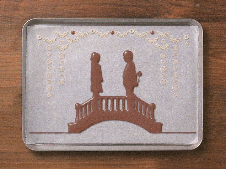 「チョコレート」を収録したDOESのニューシングルは2月17日にリリースされる（写真はビデオクリップからのヒトコマ）。