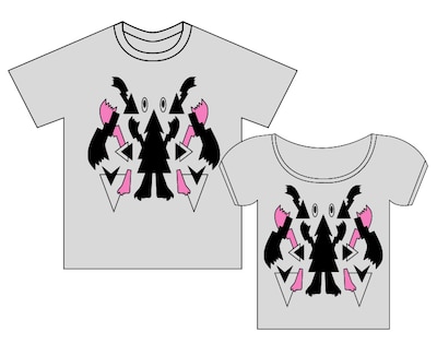 写真は2カ月連続CDリリースを記念して制作された、ファッションブランドgalaxxxyとのコラボTシャツ。同ブランドがSaori@destinyの書いた歌詞をもとに「孤独（Lonely）な民族（Ethnic）」というテーマを決め、実在する民族・カイアポー族をモチーフにデザインした。