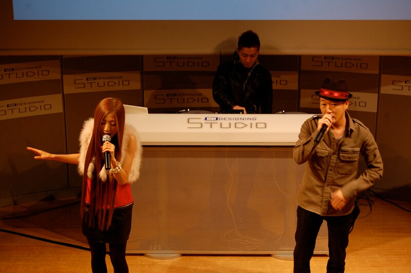 今回のコラボは、Tiaraが楽曲のテーマにぴったりなコラボ相手はSEAMOしかいないと考えオファーしたことから実現。ちなみにSEAMOとTiaraは、2004年にイベントを通じて知り合い親交を深めてきた。