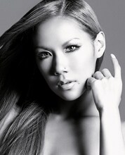 現在大ヒット中の安室奈美恵のニューアルバム「PAST < FUTURE」には、TAKAKOが活動休止前に歌詞を書き上げた楽曲「LOVE GAME」が収録されている。