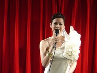 スーザン・ボイル、サラ・ブライトマンという世界に名だたるシンガーで知られる名曲を、彼女たちにも劣らない歌声で披露したAkane Liv。