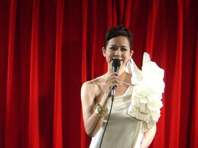 スーザン・ボイル、サラ・ブライトマンという世界に名だたるシンガーで知られる名曲を、彼女たちにも劣らない歌声で披露したAkane Liv。