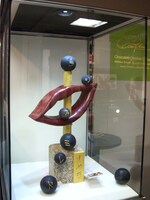 オペラをイメージしたチョコレートディスプレイ